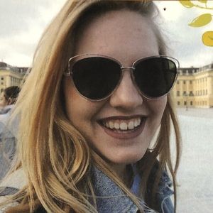 Meet your Posher, Hayley